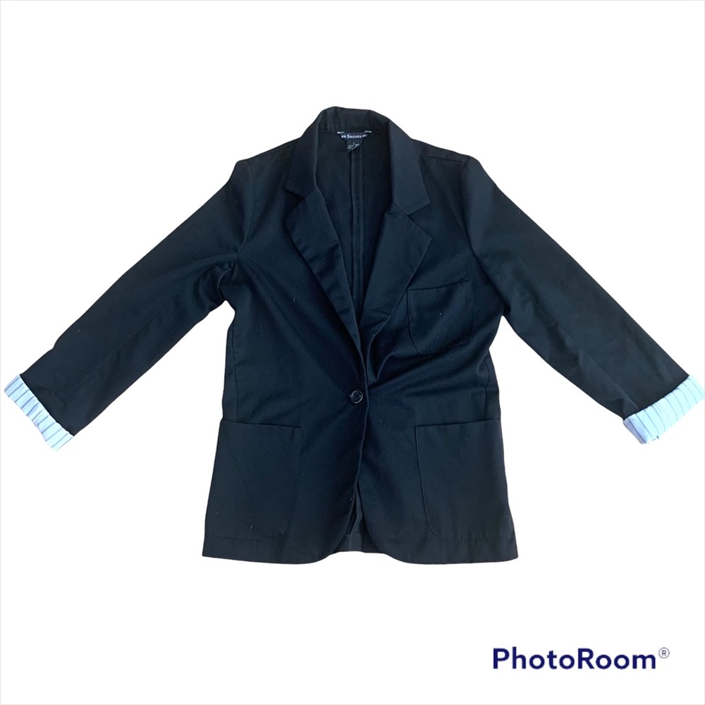 Classic cuffed black blazer